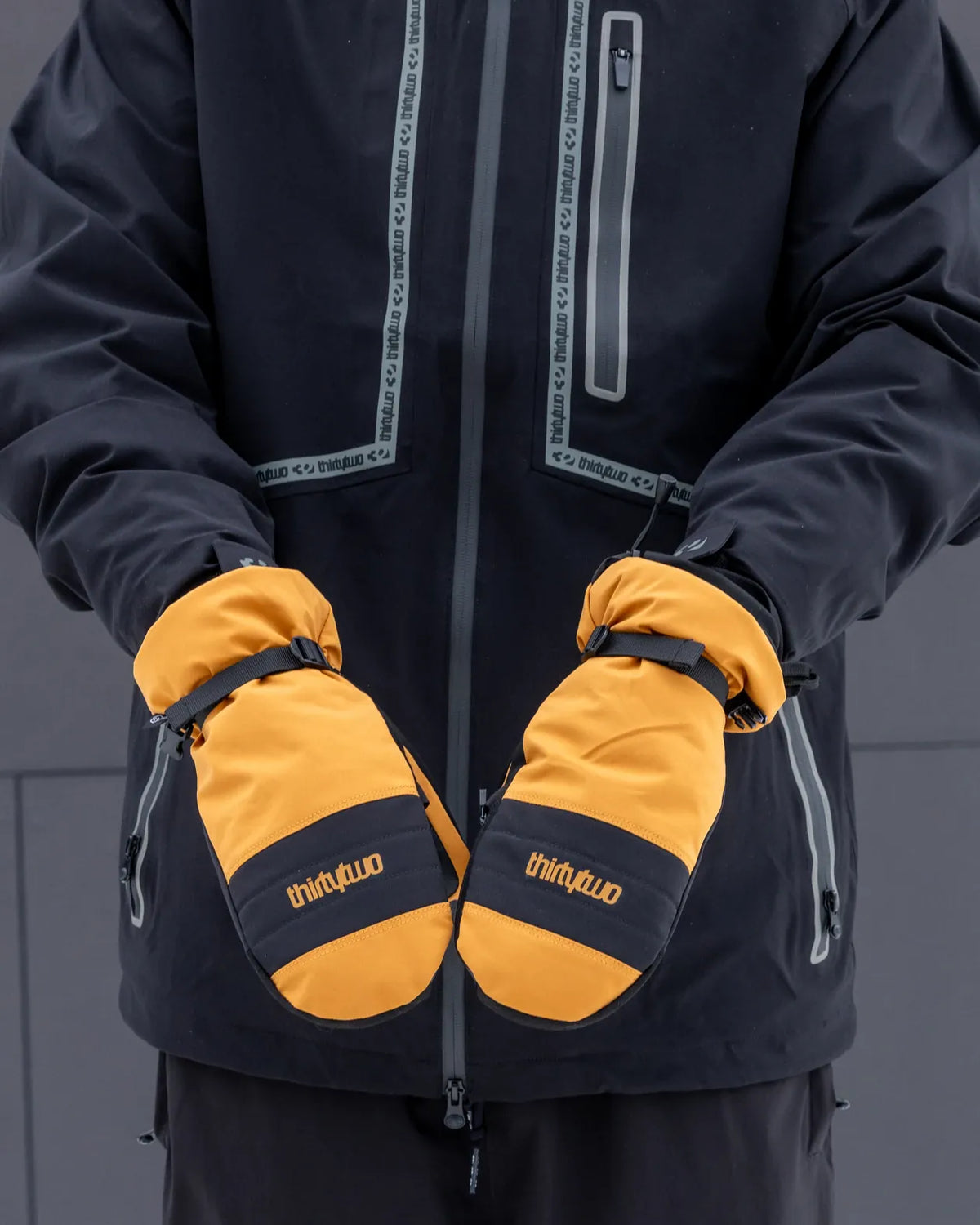 Thirtytwo T32M MITT-Black, Camel