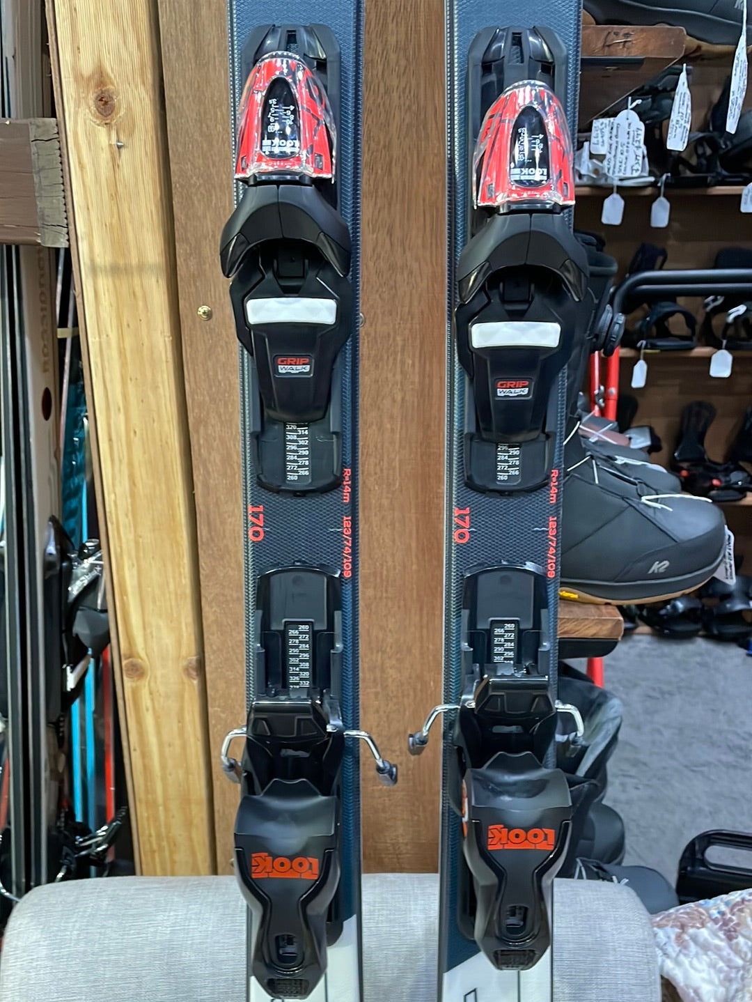 Skis Rossignol React R2 Carbon, On Piste 170cm Skis & Bindings