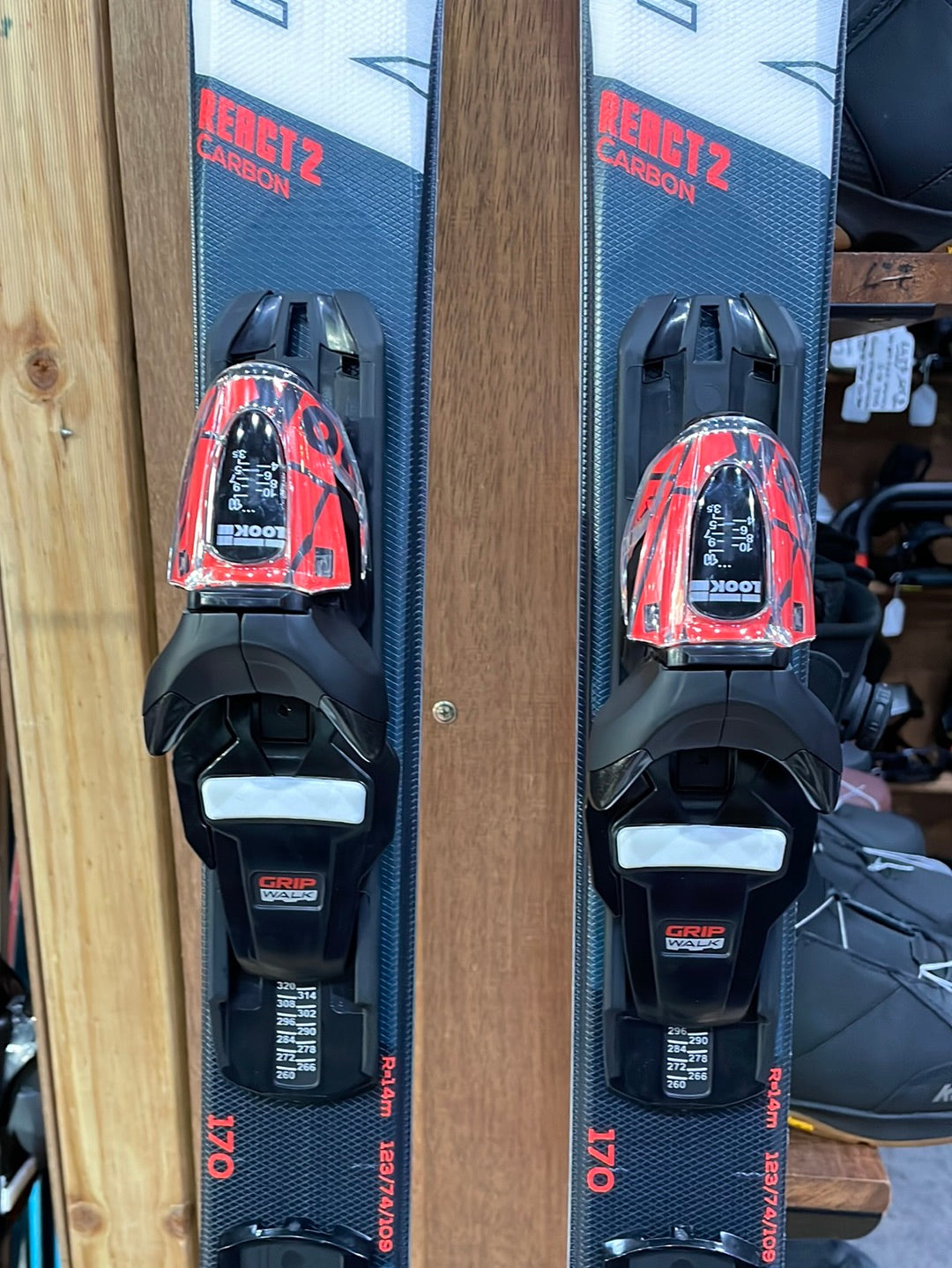 Skis Rossignol React R2 Carbon, On Piste 170cm Skis & Bindings
