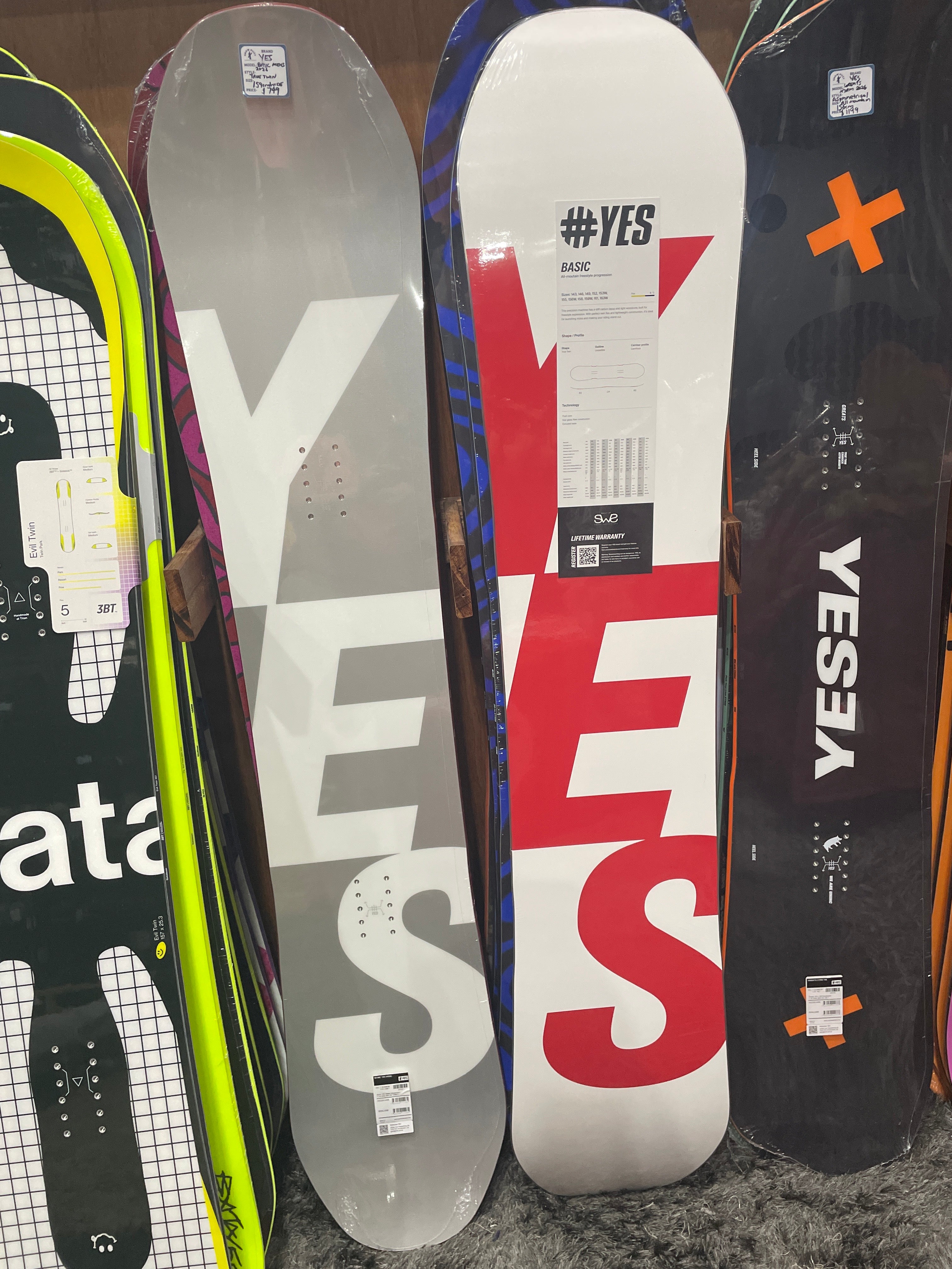 Snowboard YES Basic 2026