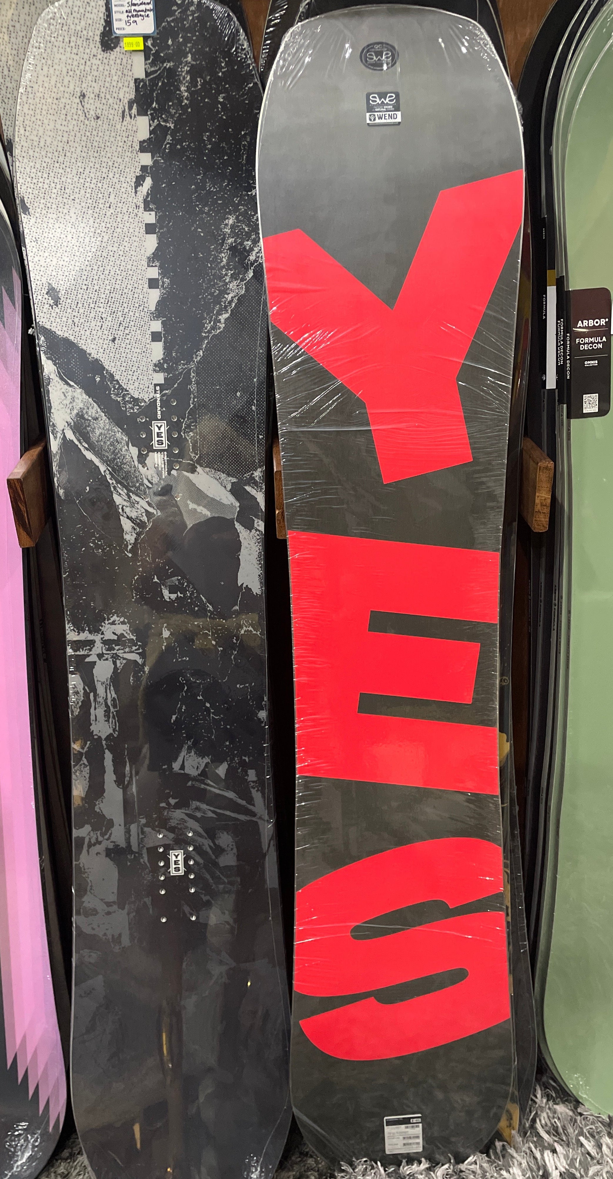 Snowboard YES 2027 Standard Snowboard