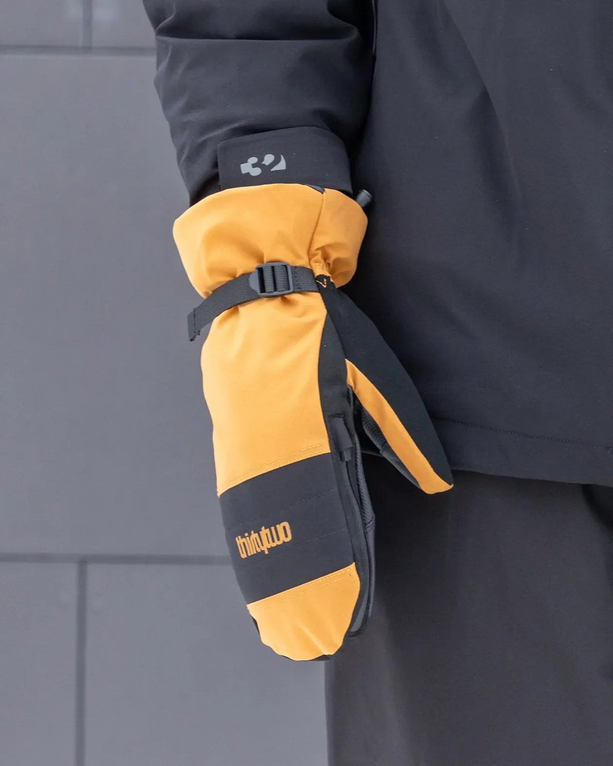 Thirtytwo T32M MITT-Black, Camel