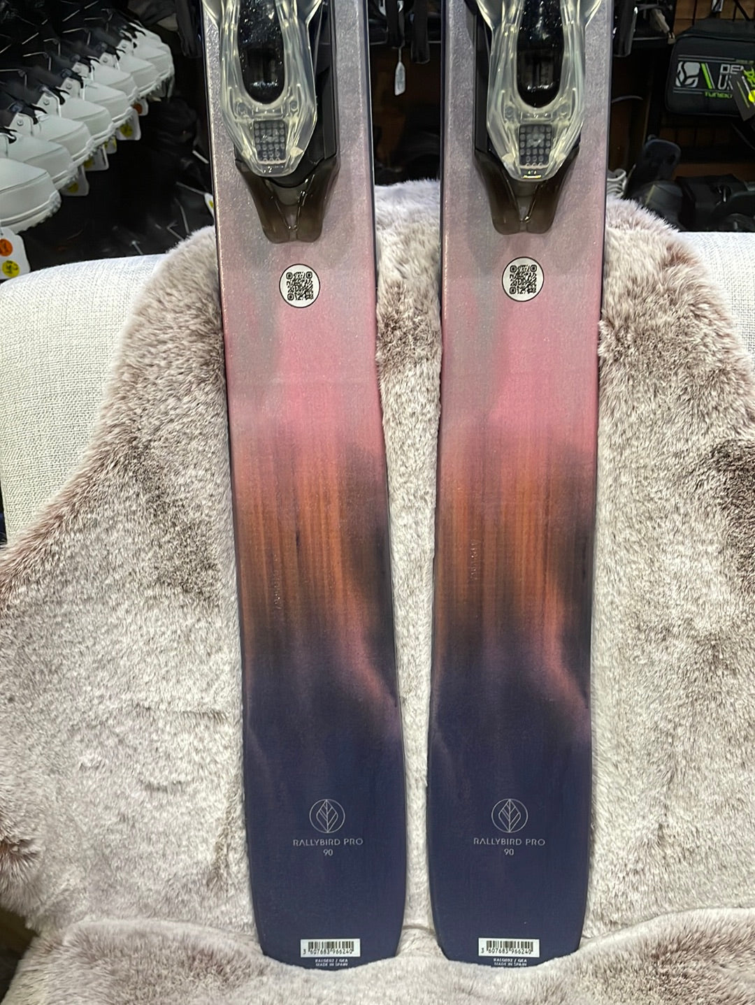 Skis ROSSIGNOL RALLYBIRD 90 Pro Skis & Bindings Bundle