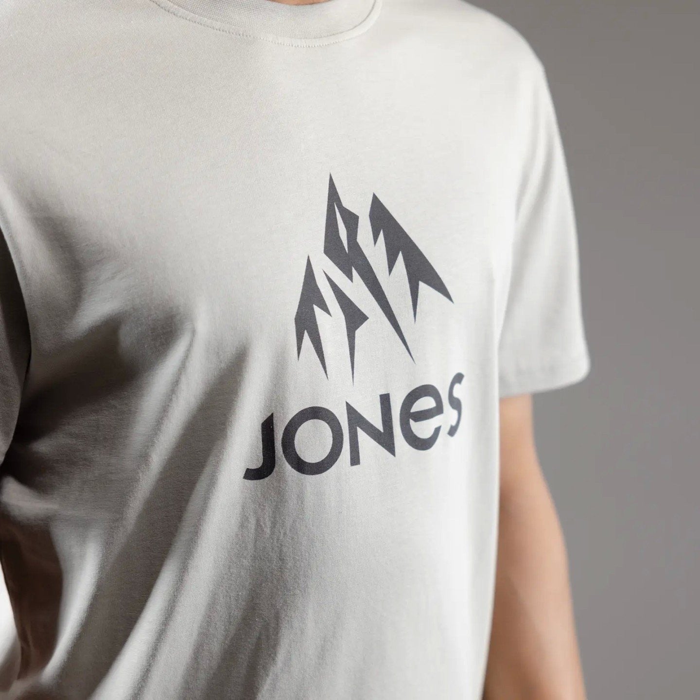 JONES Men's Truckee Organic Cotton Tee- Smoke Grey